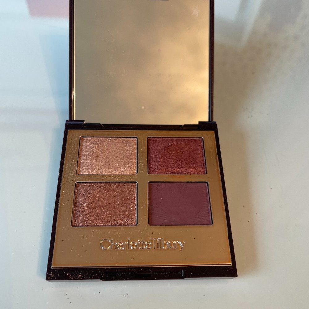 Charlotte Tilbury Palette in Mesmerizing Maroon